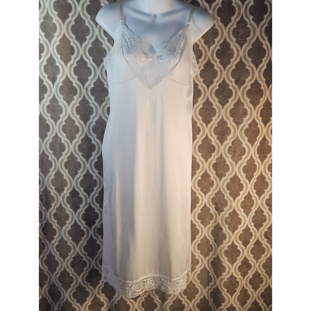 Vintage VASSARETTE 100% Nylon white full slip beautiful lace